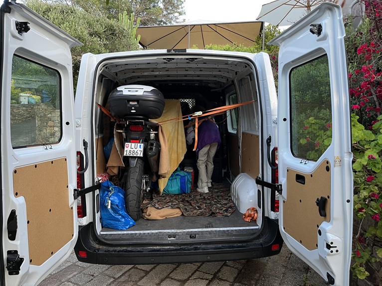 Unser Bus Sardinien im Frühling 2023